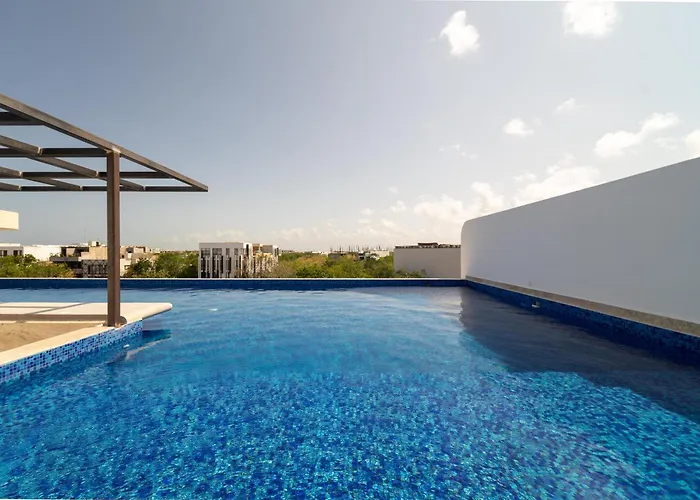 With Private Balcony, Rooftop Pool,gym