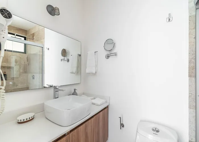 With Private Balcony, Rooftop Pool,gym