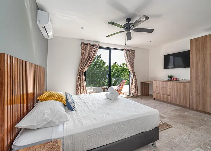 With Private Balcony, Rooftop Pool,gym